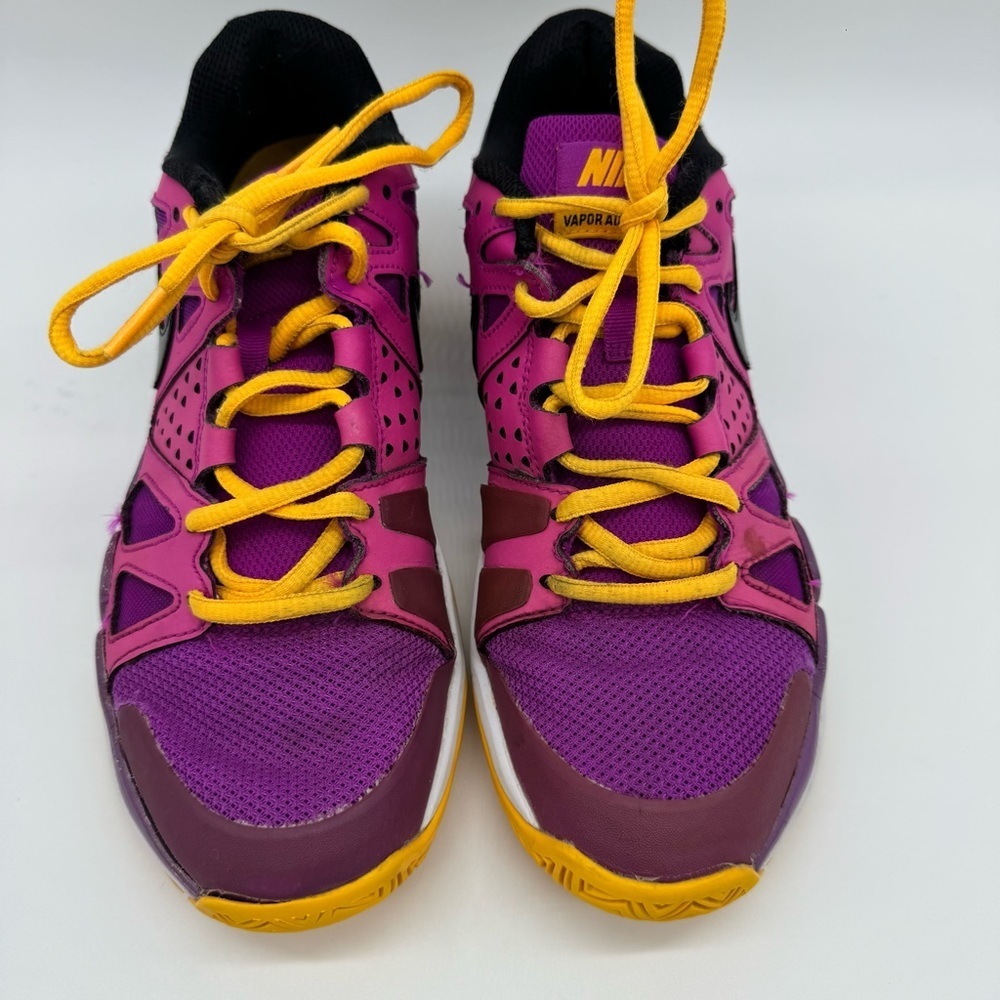 NIKE WOMENS AIR VAPOUR ADVANTAGE TENNIS SHOES, HYPER VIOLET SIZE 8 - Picture 2 of 7